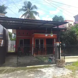 Jual rumah perumahan tanah jumbo, cocok untuk perluasan bangunan.