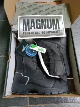 Sepatu safety pemadam Magnum original