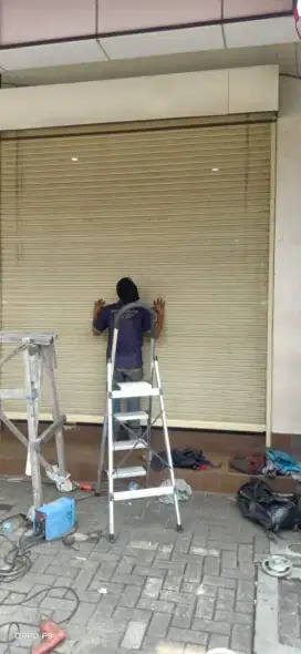 Tukang reparasi service rolling door murah