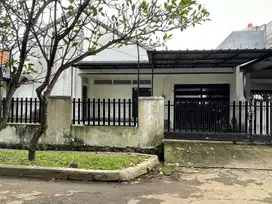 Rumah LT 350 m2 Nyaman di Jl Balikpapan Mega Cinere