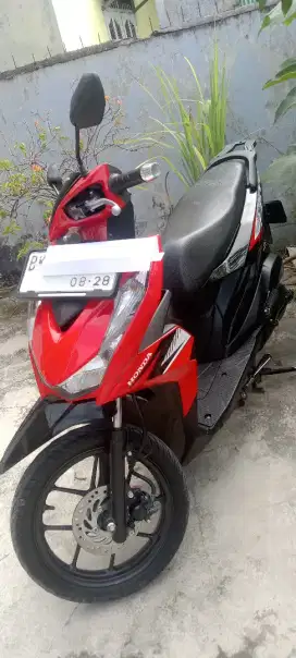 Honda beat merah