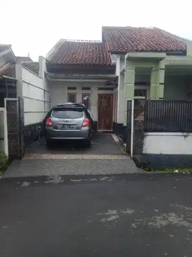 RUMAH DISEWAKAN DI TAWANG, DEKAT UNSIL, TASIKMALAYA.JABAR