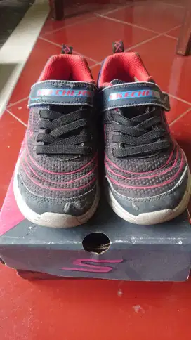 Di jual sepatu Skechers Kids size 31