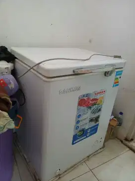 Freezer Merk SANKEN Bekas Seperti Baru