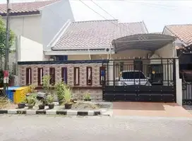 Rumah di Babatan Pratama Wiyung dijual (DT)