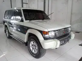 Mitsubishi Pajero 3.0 4x4 plat ag 1995 yon mobil bekas sekoto kediri