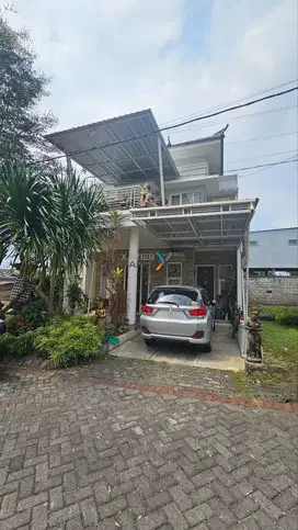 Dijual Rumah Modern Furnished di Perumahan Villa De Terrace, Batu