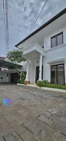 RUMAH GAYA AMERICAN CLASSIC 2 LANTAI DEKAT PAGI SORE KEMANG