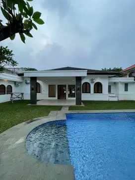 Sewa Rumah Mewah Private Pool di Kemang Jakarta selatan