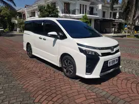 TOYOTA VOXY 2020