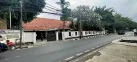 Rumah tua hitung tanah lokasi strategis di Jl.Darmawangsa Cipete