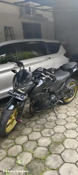 Kawasaki z250  tahun 2013 warna hitam