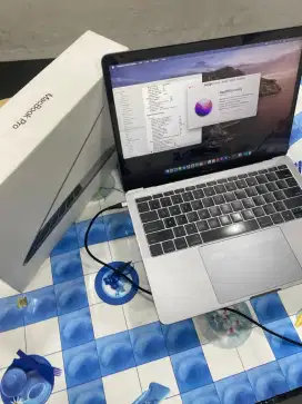 Macbook pro 2017 13inch 8/512gb fullset