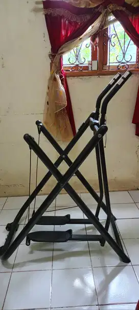 Alat fitnes (olahraga kaki)