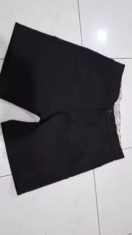 Celana Pendek Chino Black Bahan Premium size 33