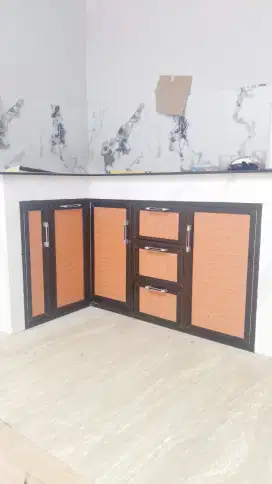 KUSEN ALUMINIUM PINTU