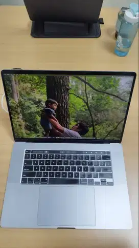 Macbook Pro 2019 16 Intel 8-Core - i7 16/512 GB