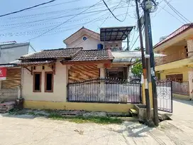 Rumah hook 2 lantai Taman Pagelaran Ciomas akses Stasiun dan Tol.