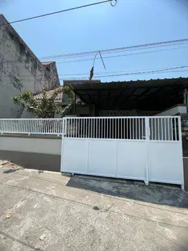 DIJUAL RUMAH SECOND TERAWAT DEKAT CANDISAMBISARI