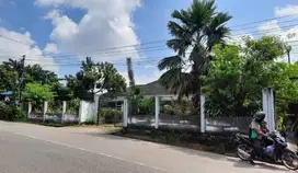 Rumah halaman luas area sekip