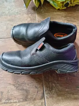 Sepatu safety Dr. Osha size 40