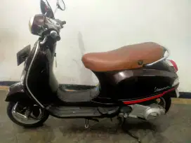 JUAL VESPA LX 150 Ie at TAHUN 2012