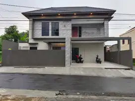 Rumah baru mewah modern 2 lantai dekat Jogjabay & stadion Maguwoharjo