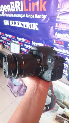 Canon 700D lensa STM fisik like new vignet tipis