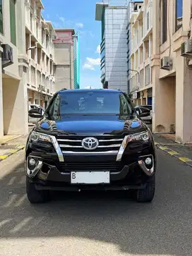 DP 12jt Fortuner VRZ 2019 Diesel 4x2 AT Toyota Matic Hitam Non TRD