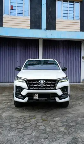 fortuner VRZ GR 2.8 matic 2022