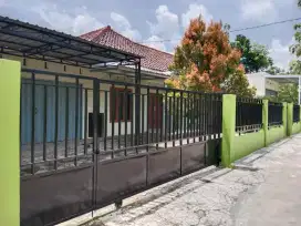 Jual rumah besar dan tanah luas dekat fasum