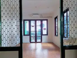 Sewa RUANG USAHA untuk kantor/Bimbel/Laundry Tengah kota Surabaya