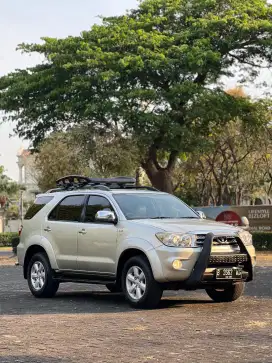 Toyota Fortuner G Manual Diesel 2009  Silver Kondisi pakai Pribadi