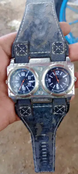 Jam tangan diesel