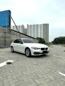 Jual BMW F30 sport LOW KM