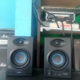 Speaker Studio Monitor TECH RT3 Active  Speaker 3 (Like New)