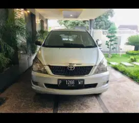 Dijual santai mobil keluarga kijang innova 2006