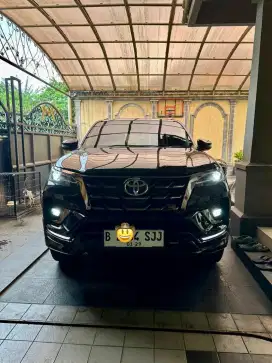 Toyota Fortuner Hitam 2.8 VRZ GR 4X2 AT PLAT B Genap JAKSEL