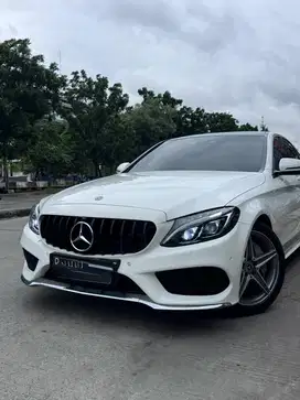 Mercedes Benz Mercy C300 AMG LINE LOW KM