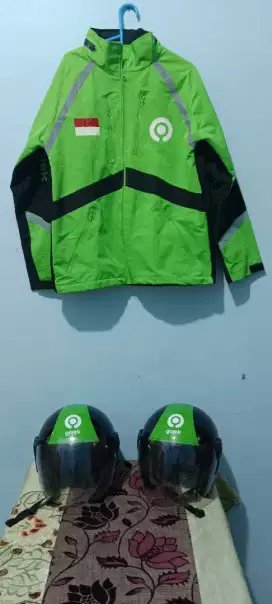 Dijual Jeket GO-JEK + 2 Helem
Jeket GO-JEK ukuran M Baru