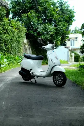 PIAGGIO VESPA MATIC LX 125 IGET TERMURAH BERGARANSI ( BISA KREDIT )