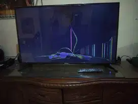 TV 43inch Layar Retak masih nyala