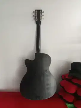 Gitar Akustik Lokal