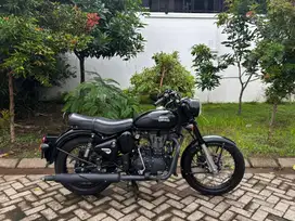 Royal Enfield Classic 500 Spesial Stealth Black 2019