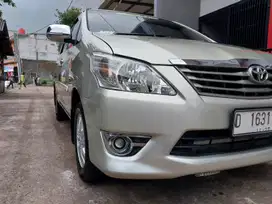 (MOBIL KELUARGA)Toyota Kijang Innova 2013 Bensin MULUS SEKALI ISTIMEWA