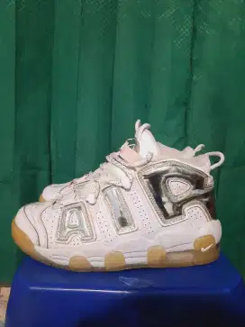 Sepatu NIKE AIR UPTEMPO