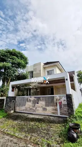 Dijual Rumah Modern Terawat 2 Lantai di Cluster Golf, Araya, Malang