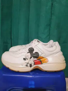 Sepatu gucci colap Disney