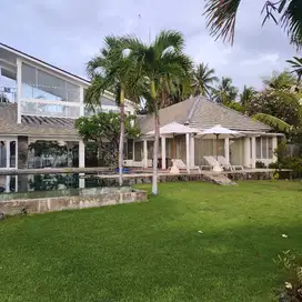 Beachfront Villa with Jacuzy  in  The North of Bali