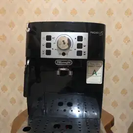 Mesin Kopi Otomatis - Delonghi